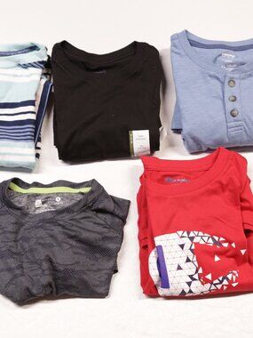 Lot of 5 - Boys Size L-XL - Shirts and Sweatshirt - Levi's, Sonoma,Champion...